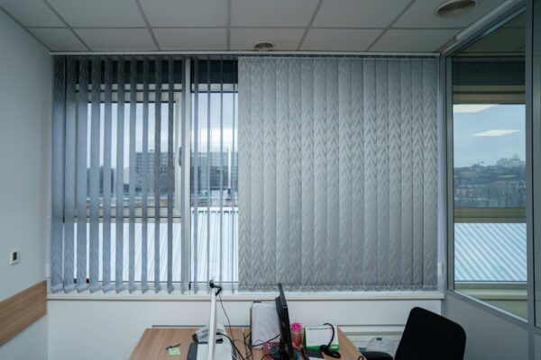 Вертикальні жалюзі