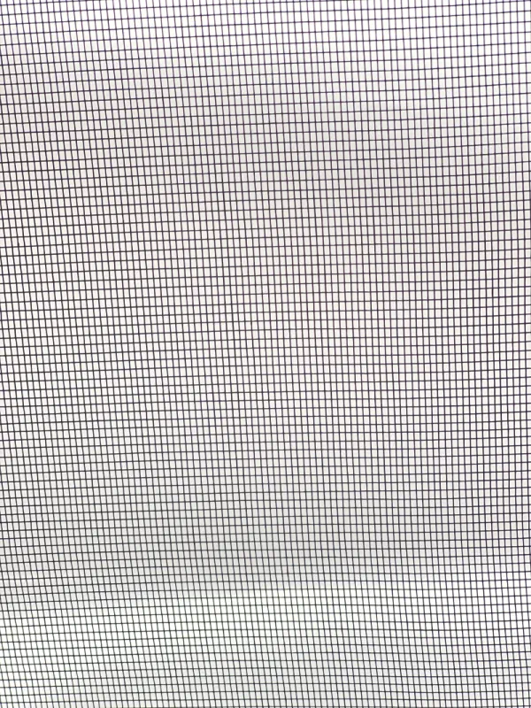 Стандартная серая москитная сетка на окно